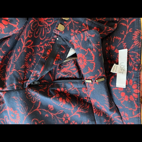 Red and Navy floral print Loft ankle pants - Picture 2 of 4